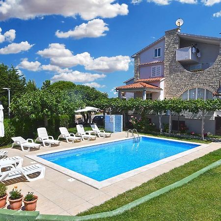 Apartments Biskupije 810 Медулин Экстерьер фото