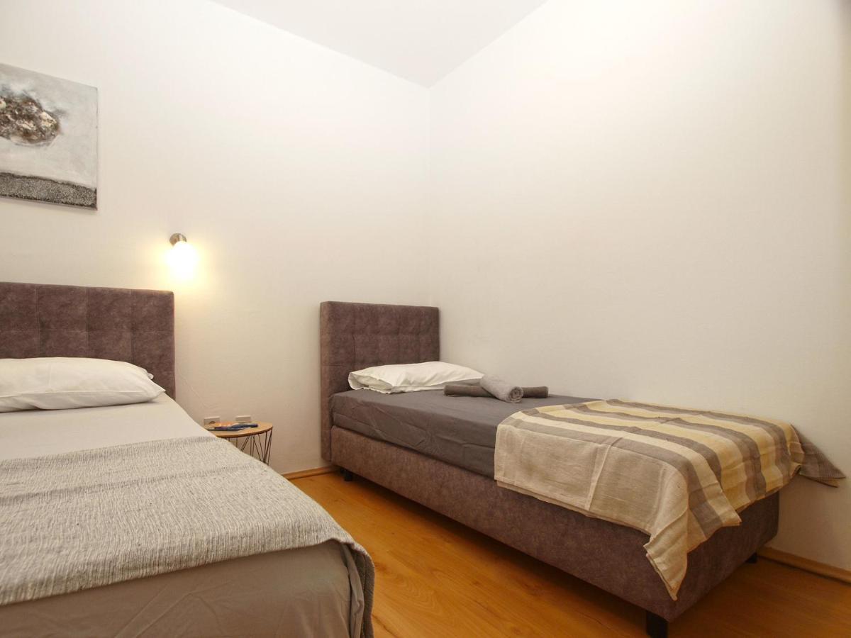 Apartments Biskupije 810 Медулин Экстерьер фото