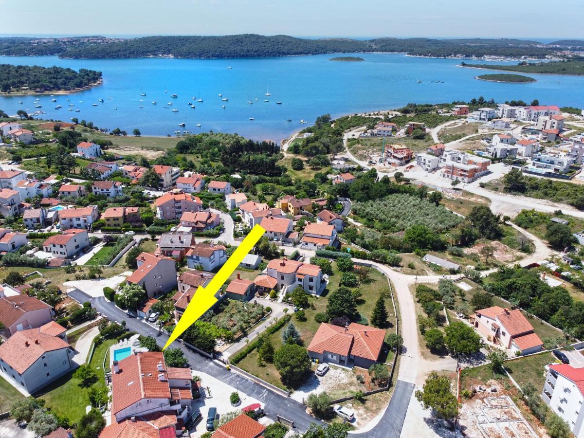 Apartments Biskupije 810 Медулин Экстерьер фото