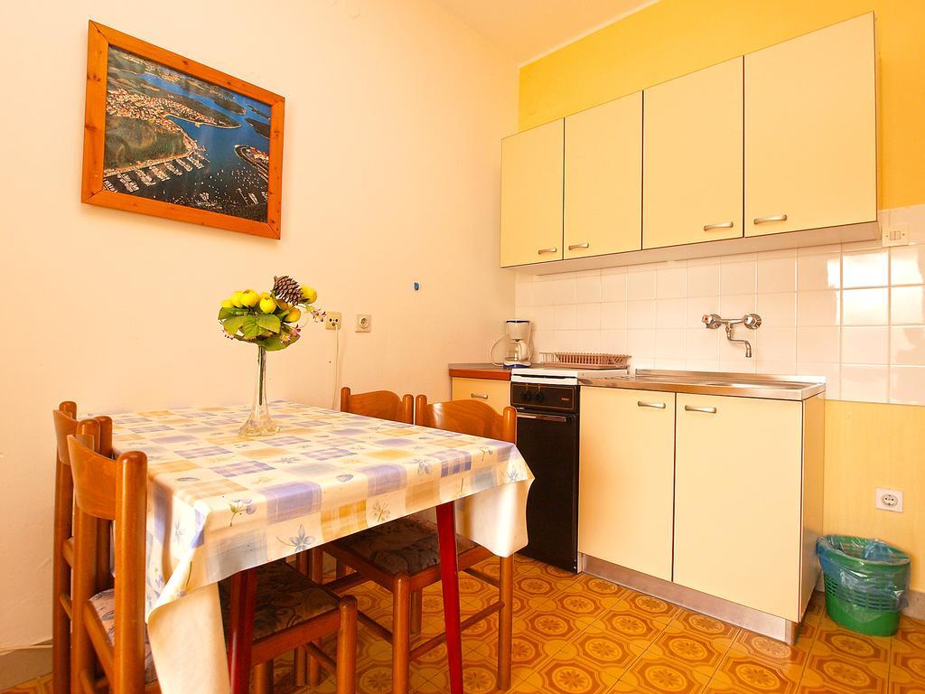 Apartments Biskupije 810 Медулин Экстерьер фото