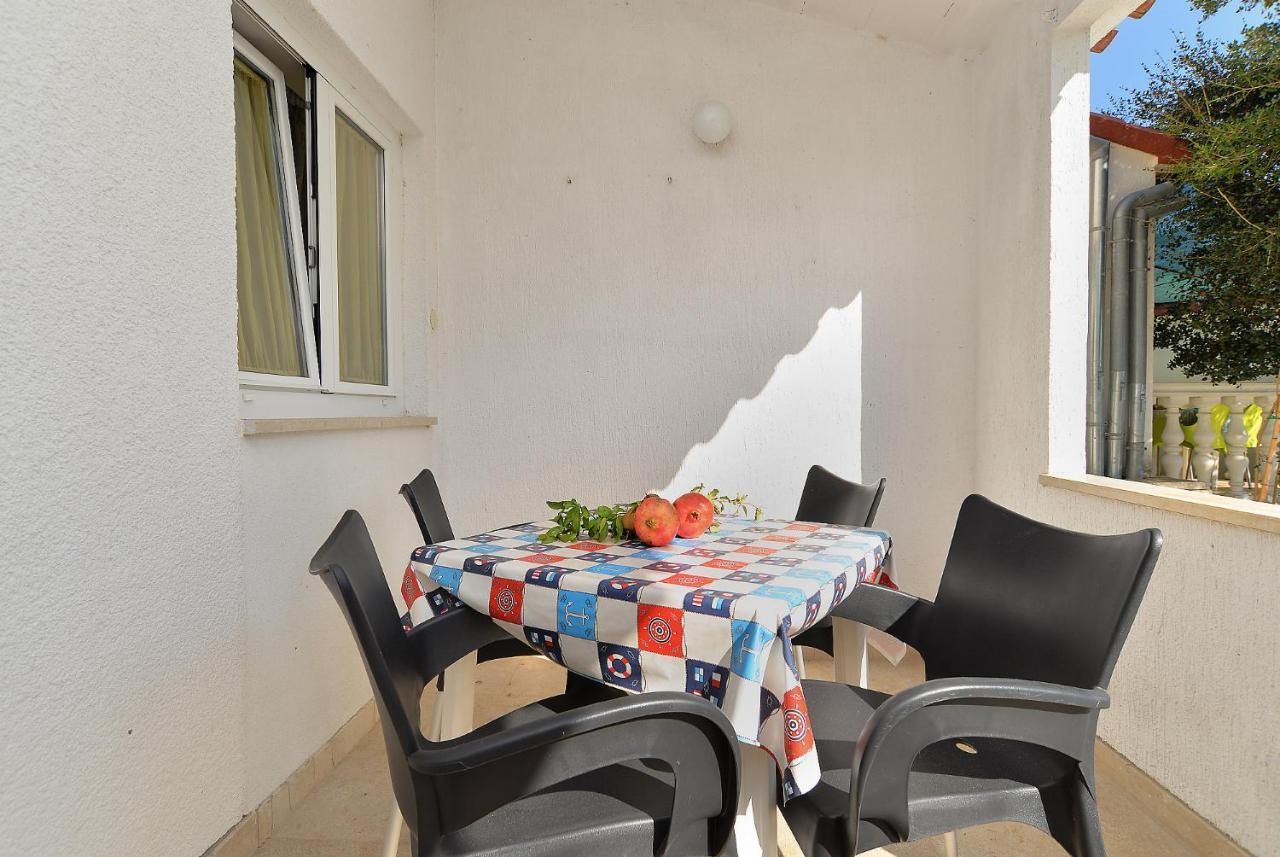 Apartments Biskupije 810 Медулин Экстерьер фото