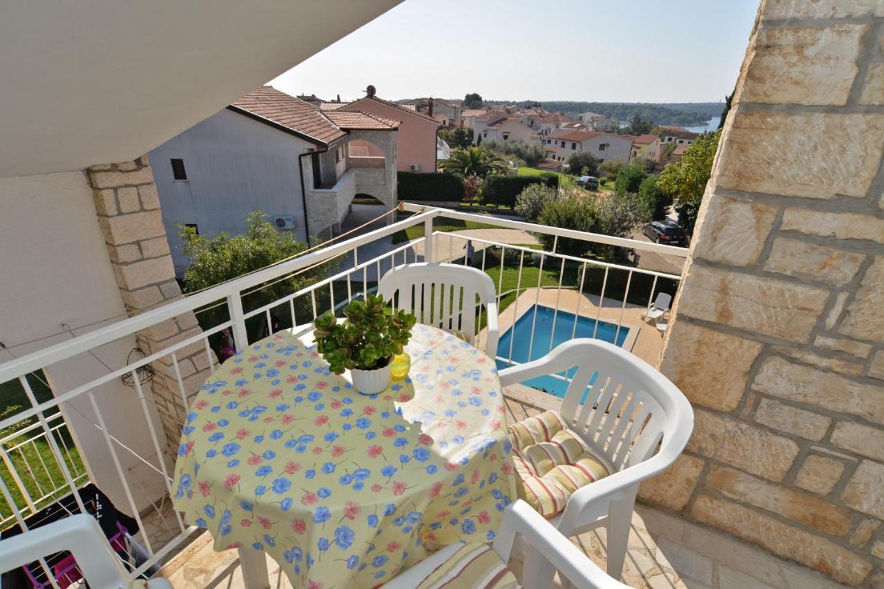 Apartments Biskupije 810 Медулин Экстерьер фото